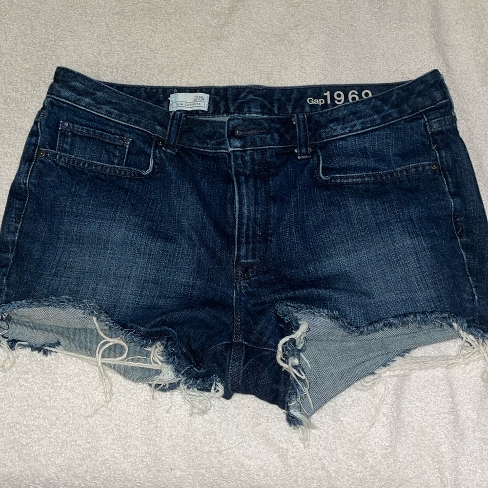 SUMMER CLOSE OUT SALE! GAP dark wash slim cutoff shorts size 28R
